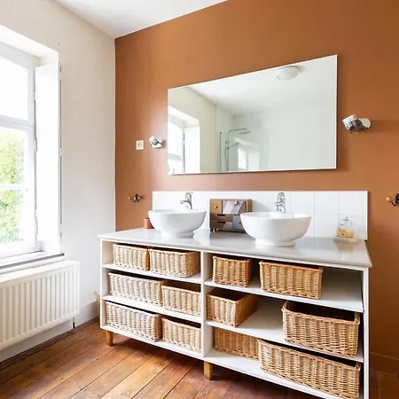 בית נופש Ferme De La Cheveche & Jacuzzi Namur Sart-Saint-Laurent