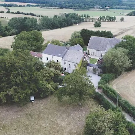 בית נופש Ferme De La Cheveche & Jacuzzi Namur Sart-Saint-Laurent